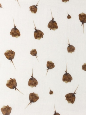 Dvojitá gázovina / mušelín hnědé květy na bílé 